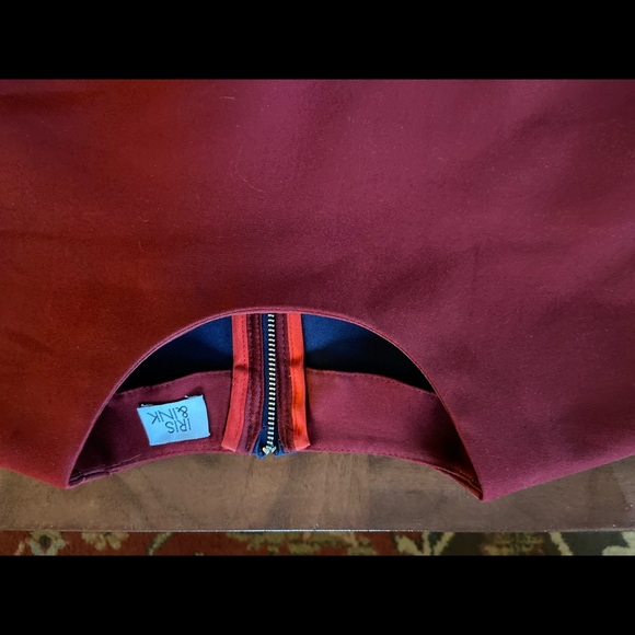 Contemporary structure contrast zipper top - Picture 2 of 5